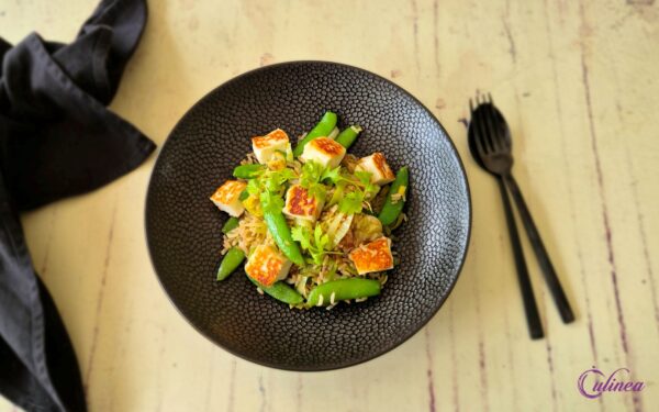 Gebakken Rijst met Sugar Snaps, Prei en Halloumi