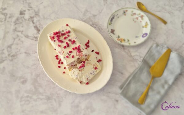 Parfait van Meringue, Turks fruit en Granaatappelpitjes