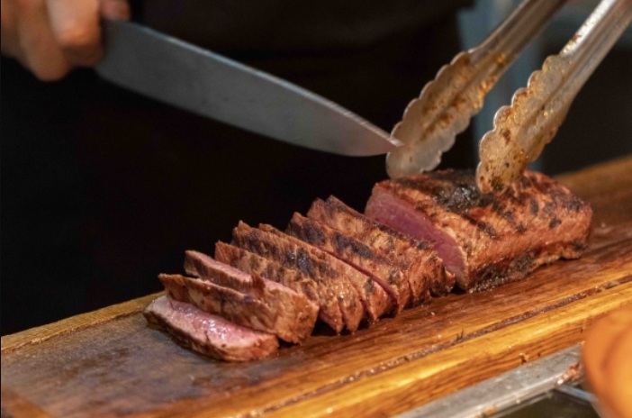 Uitgebreid uit eten met smaken van over de hele wereld